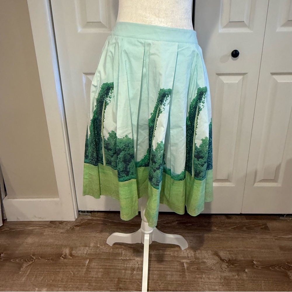 Anthropologie, Sandra Ball Photography Stylish Green and White Skirt, Size 8 - Picture 5 of 14